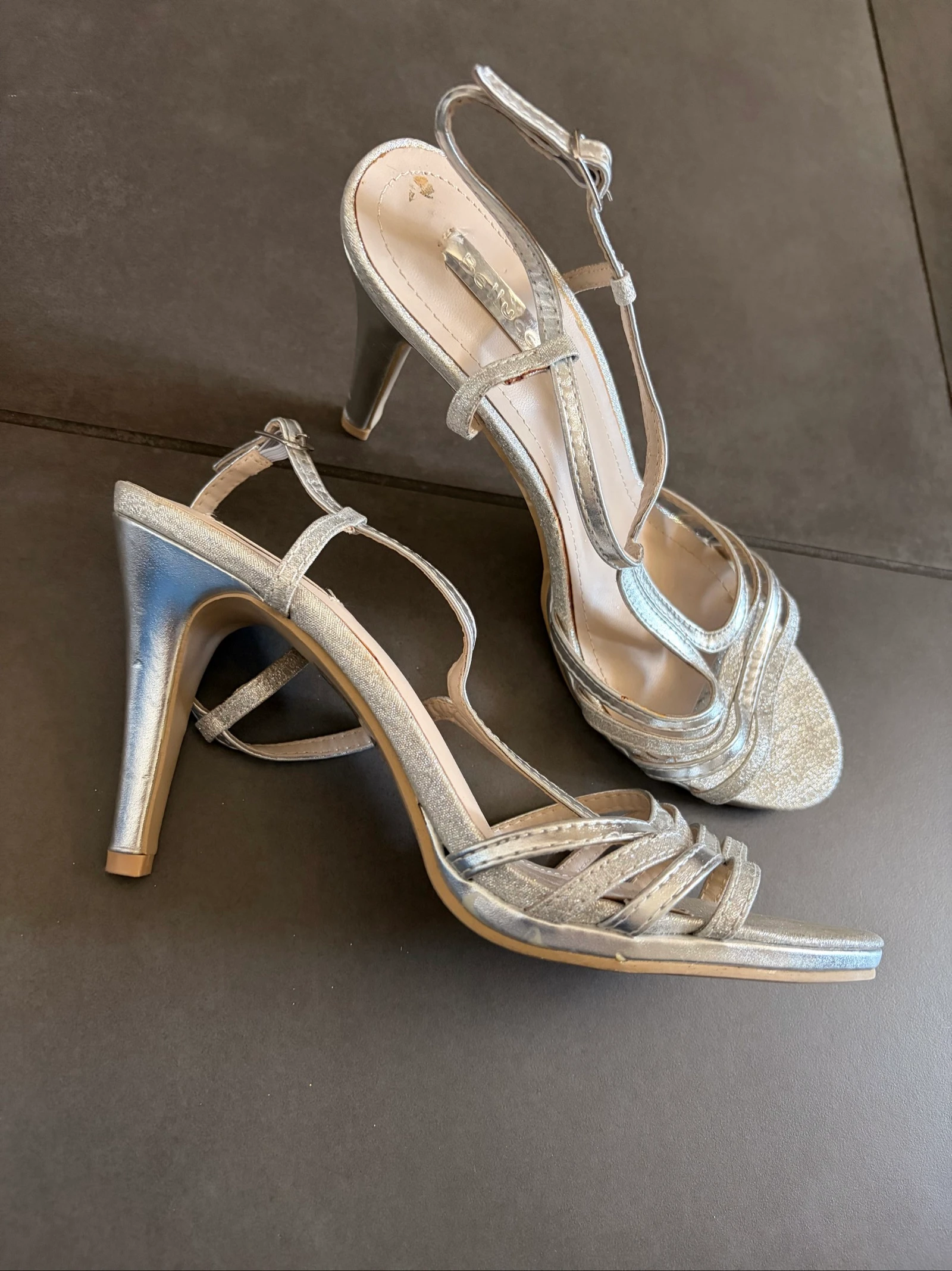 Sandales à talons argentées Bellucci – Taille 39
